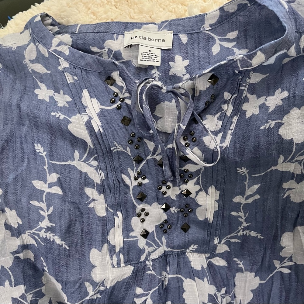 Liz Claiborne Top - Picture 2 of 3